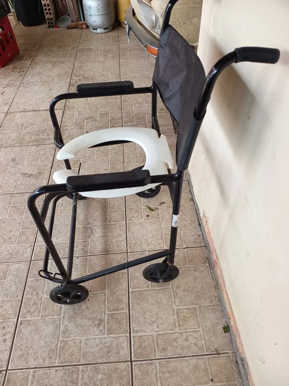 Cadeira com assento sanitário para banho - Foto 2