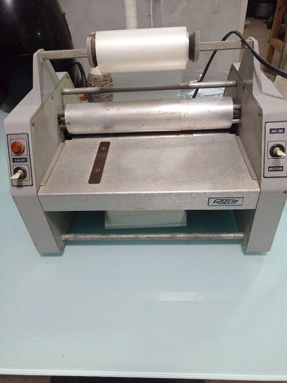 Laminadora profissional Gazeta AC-90