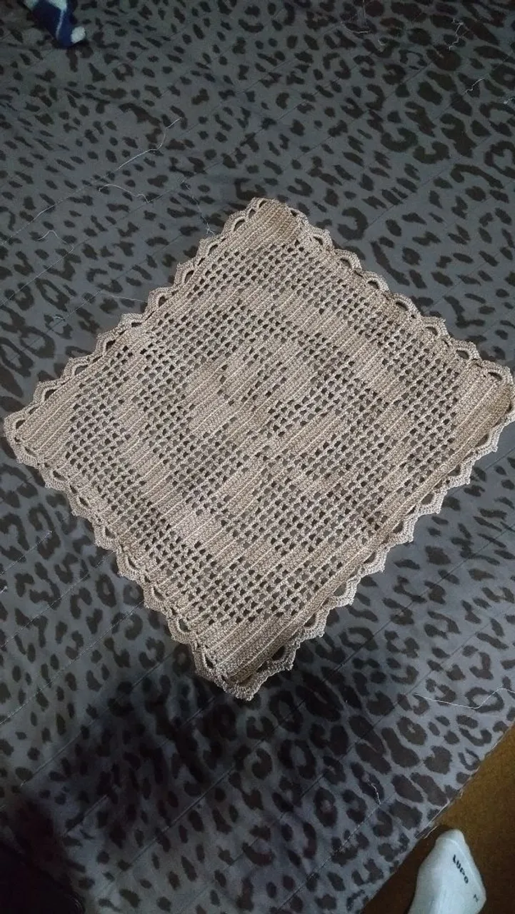 Centro / Camonho de mesa em crochê | Floral | Marrom | Leia o Anúncio