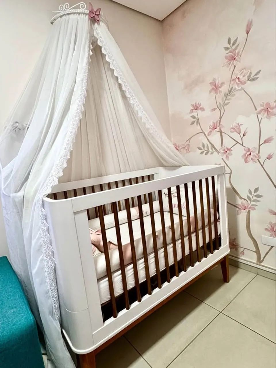 Berço Moderno com Detalhes em Madeira - Foto 3