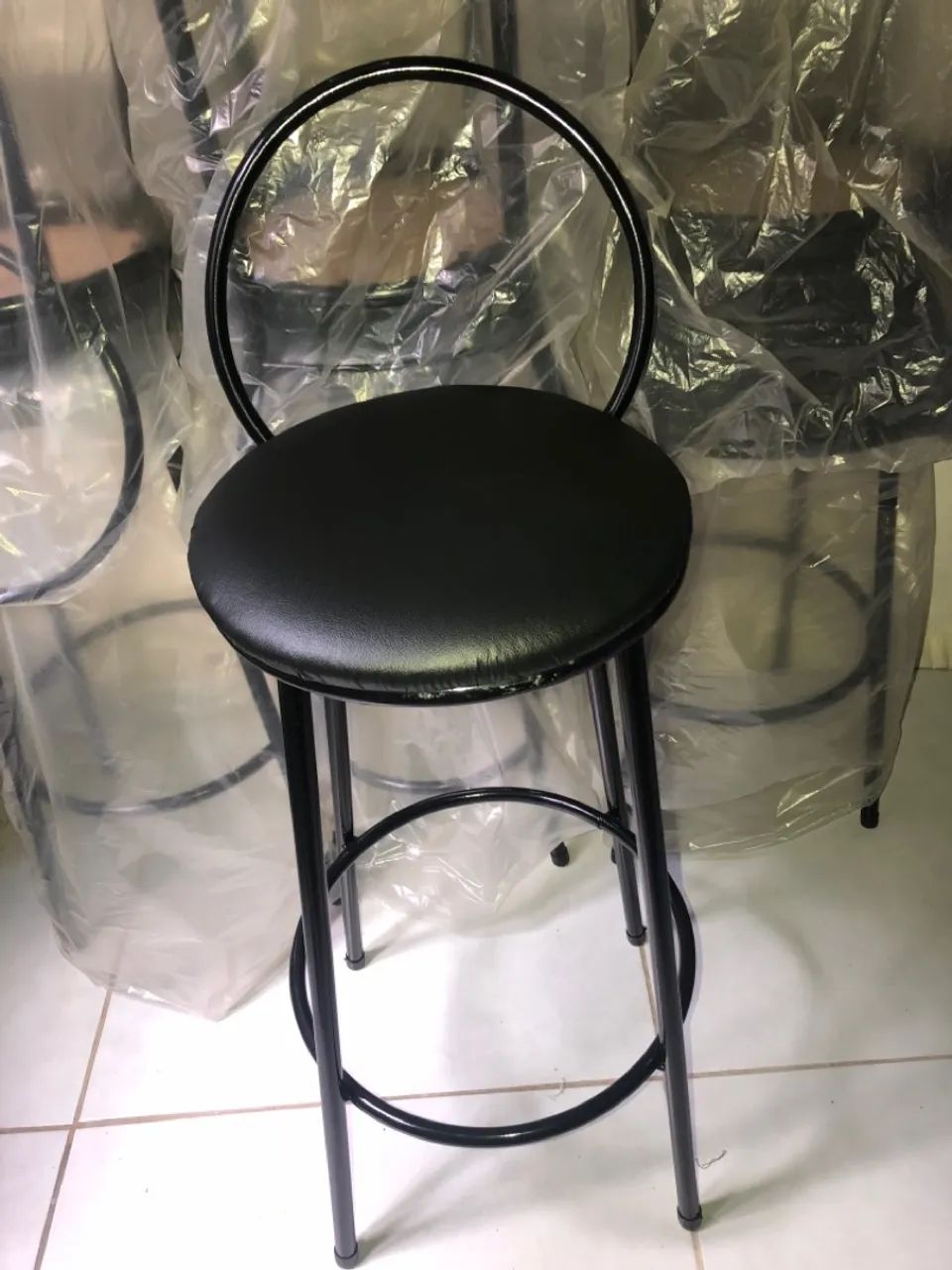 Banquetas com Encosto e Assento Estofado - Conforto e Estilo - Foto 2