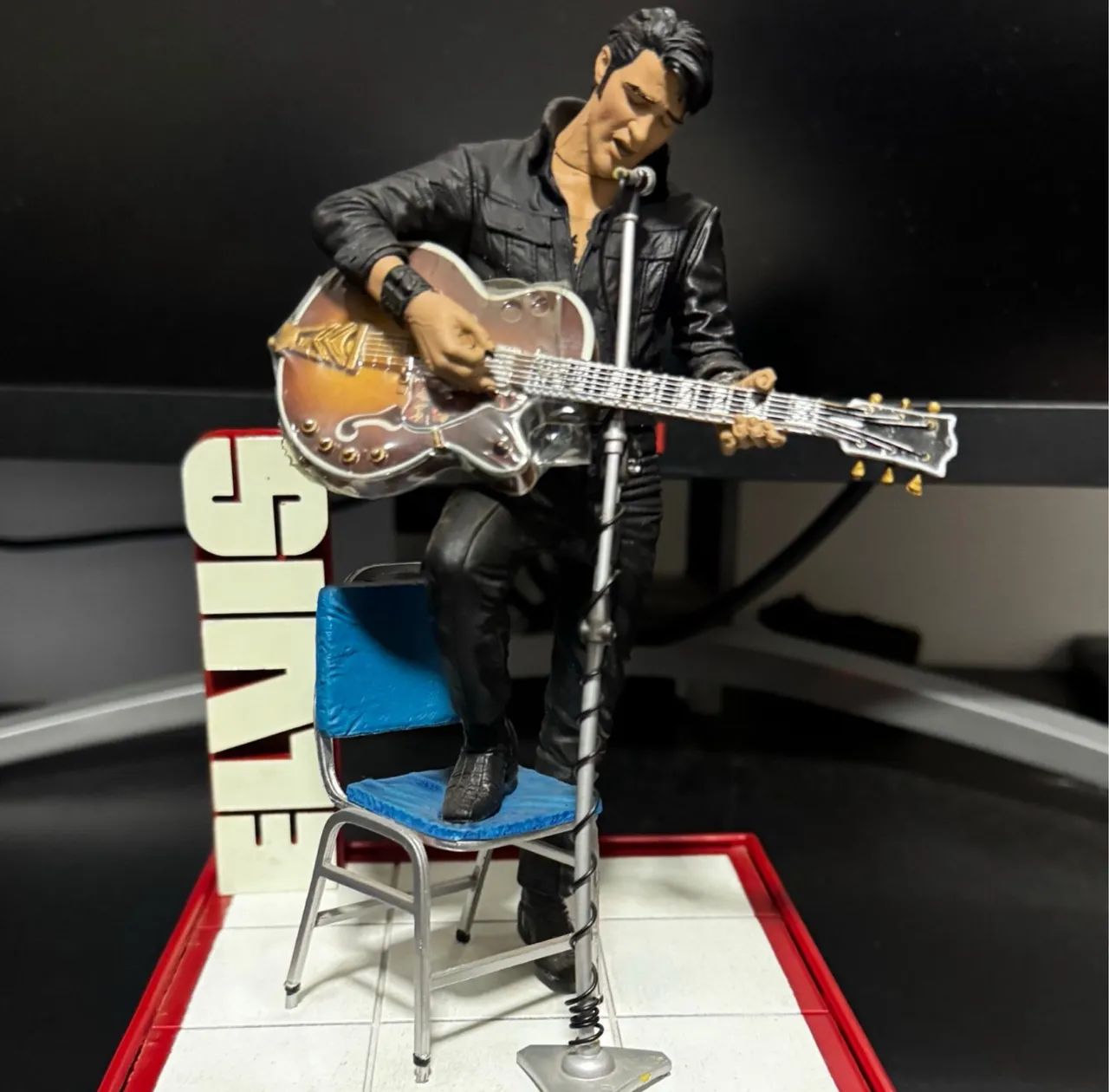 boneco elvis presley mc farlene toys - action figure de elvis