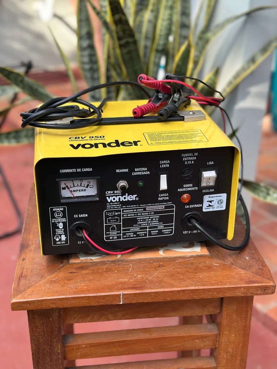 Carregador de bateria Vonder - Foto 2