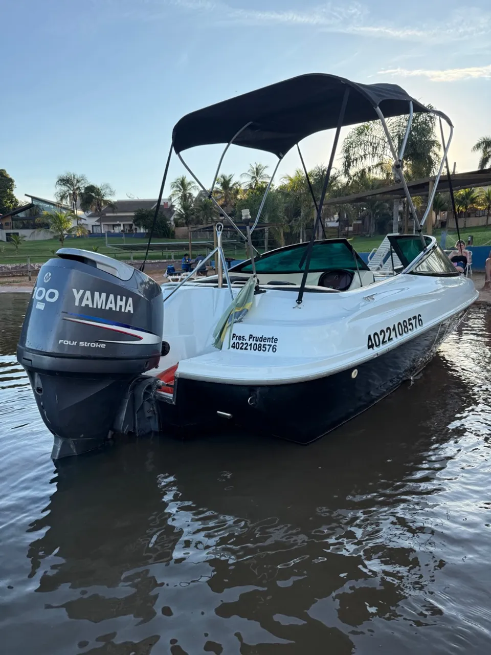 Vendo lancha 170 motor 4T 100