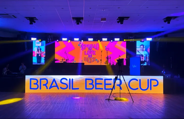 Painel de LED P3.0 - 24 metros com case