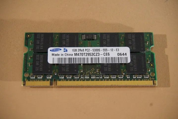 Memória SAMSUNG para notebook 1GB 2Rx8 PC2-5300S-555-12-E3