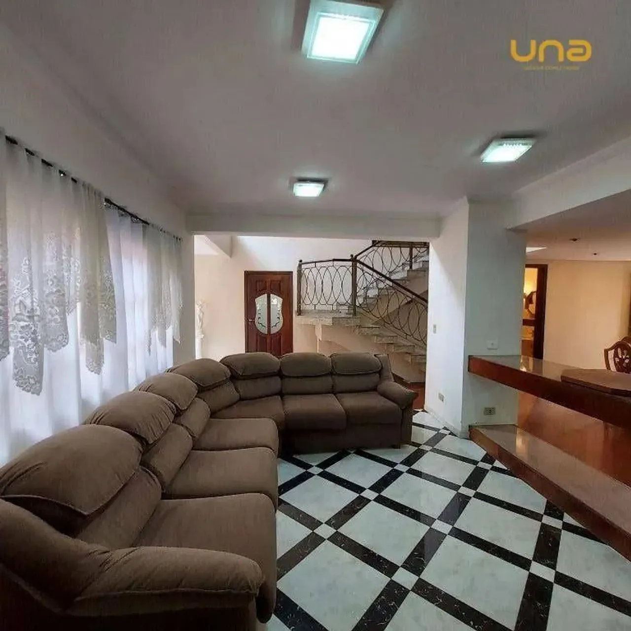 Casa com 04 quartos (02 suítes) para alugar, 380 m² por R$ 6.840/mês - São Lourenço - Curi