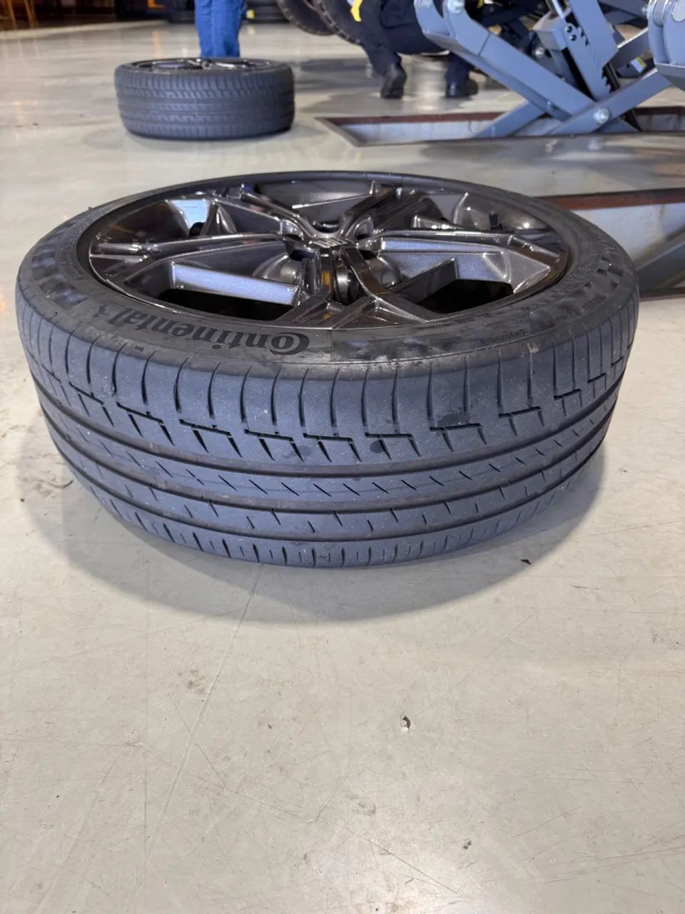 Pneu Continental 215/45 r18  h xL - Foto 4