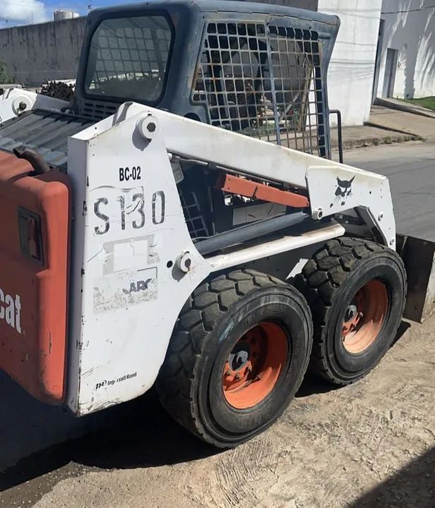 Mini Carregadeira Bobcat S130  - Foto 2