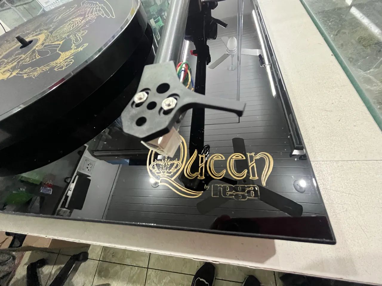 Toca discos rega Queen edition novo 2