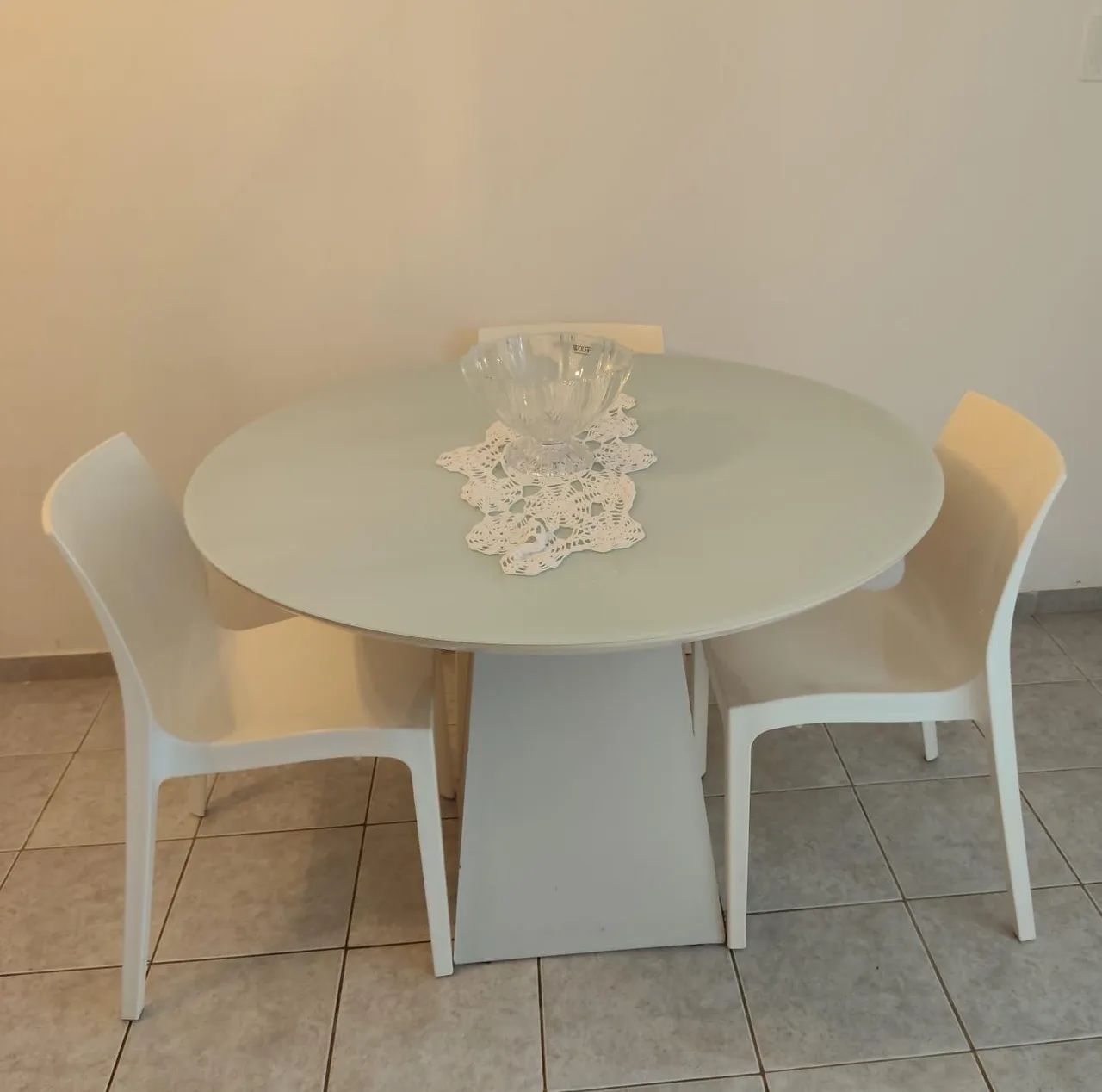 Mesa com 4 cadeiras 