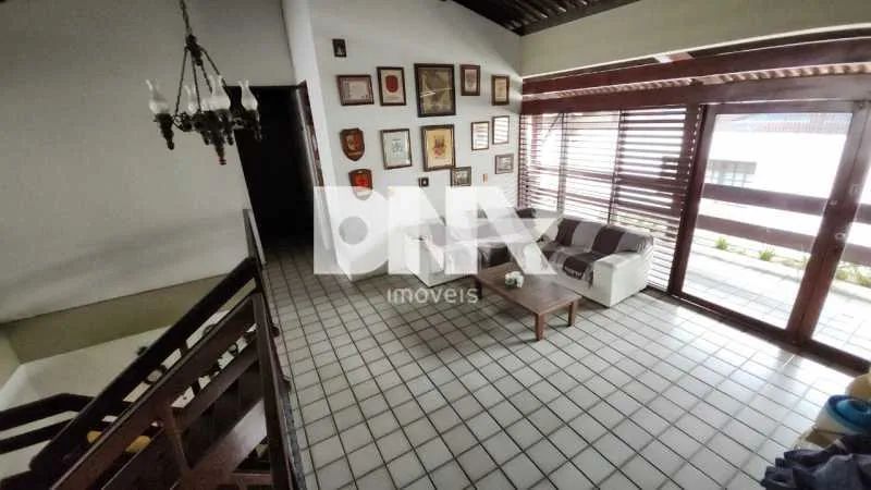 Casa de rua : Térrea / Residencial / Jardim Oceania