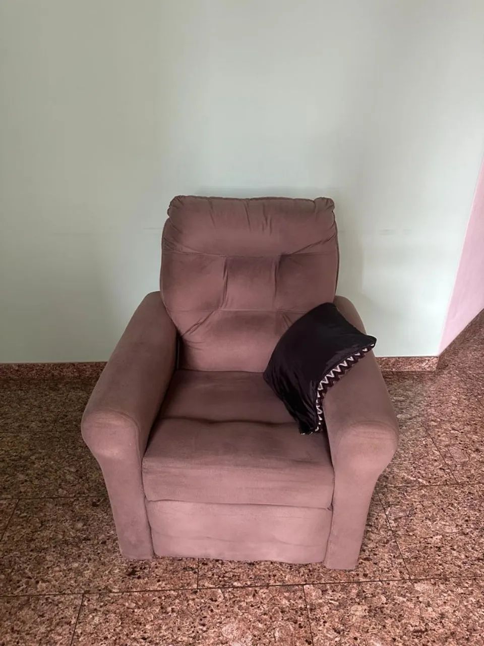 Poltrona reclinável retrátil