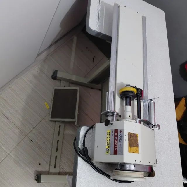 Maquina de cortar viés