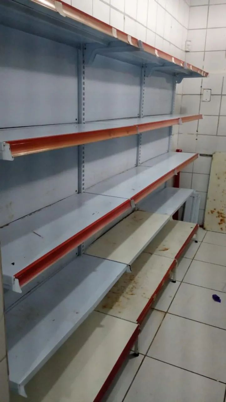 Vendo gôndola de aço - 3 módulos 90cm - Total: 2,70L 
