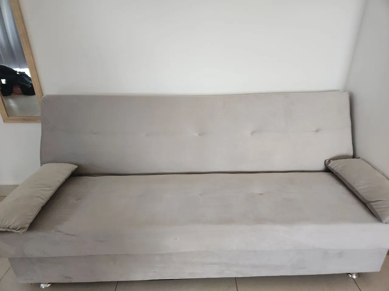 Sofá cama bege em estado perfeito de conservação 