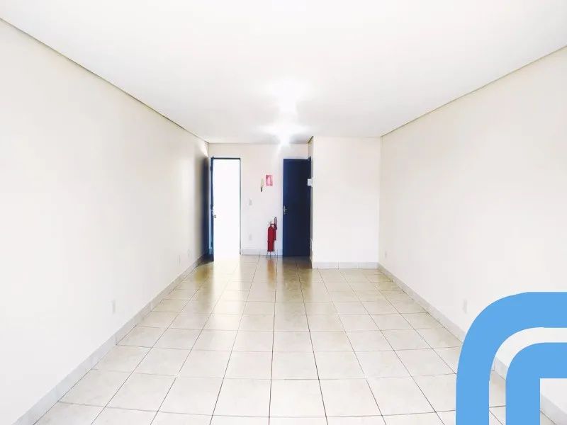 Sala comercial sobreloja número 08 com 38 m², na Avenida Mangalô. - Foto 2