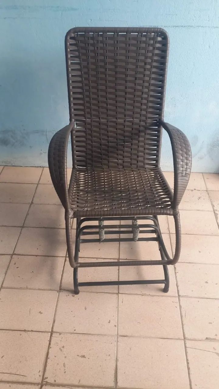 Vendo 2 cadeiras de balanço 4 molas R$ 280,00 cada. - Foto 2