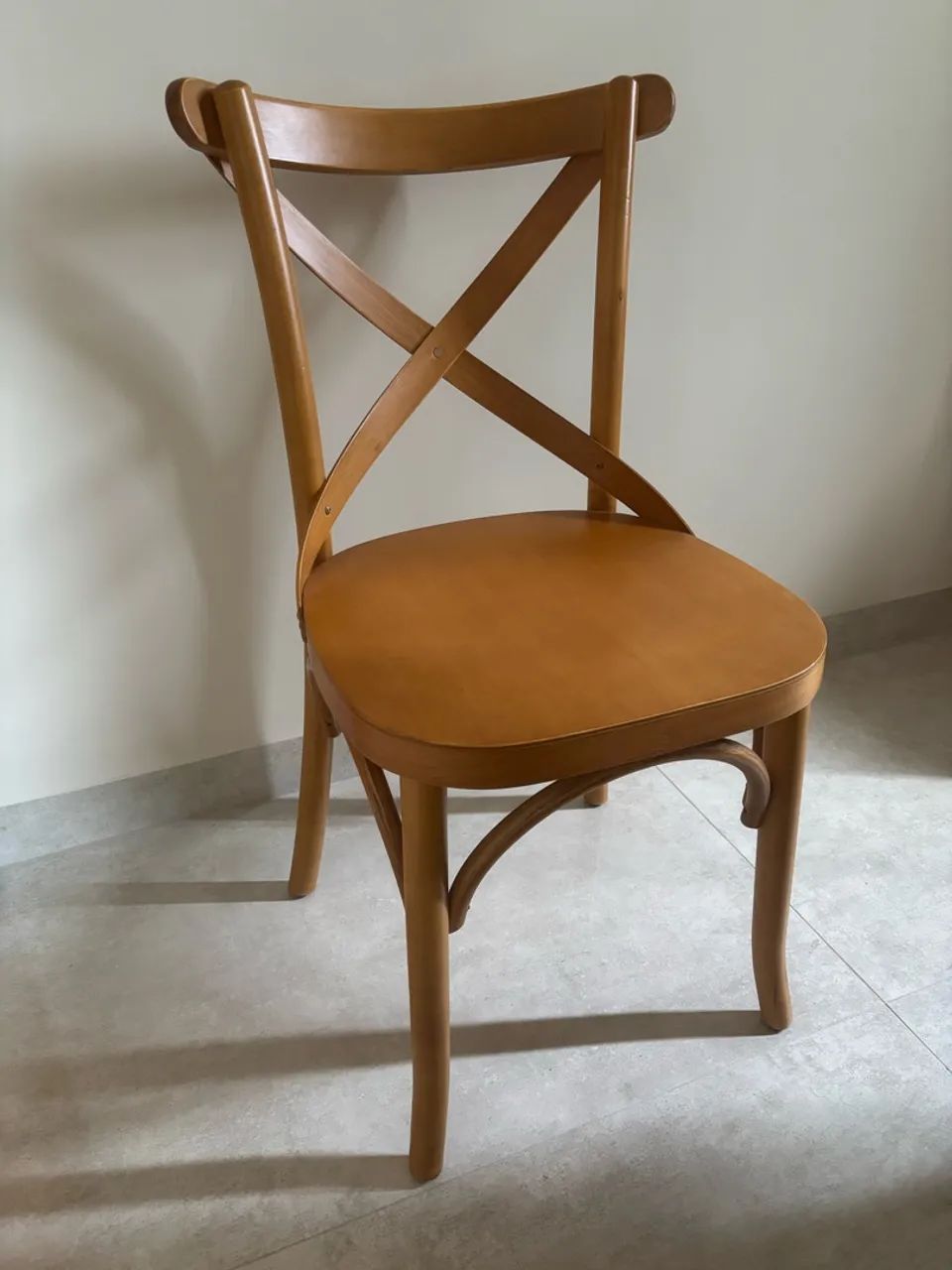 4 cadeiras de madeira em perfeito estado