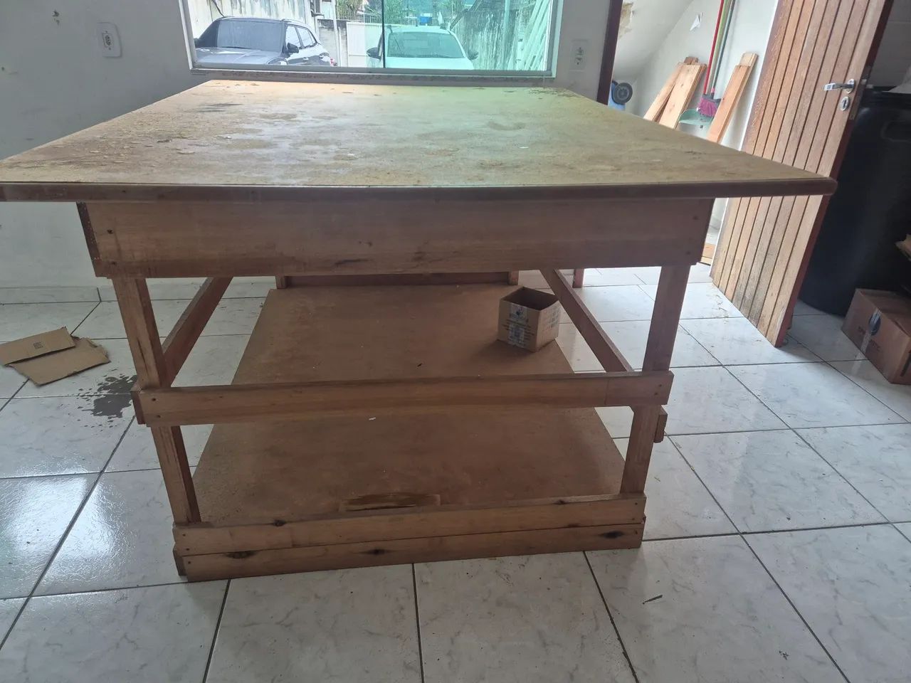 Mesa grande para corte, desenho etc.. - Foto 2