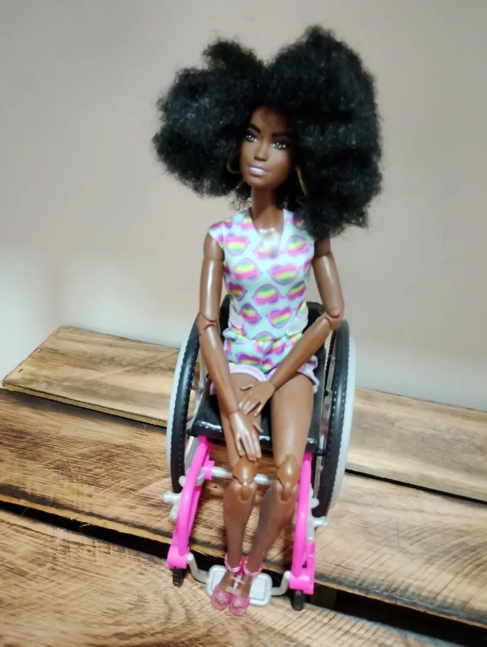 Barbie Negra Cadeira de Roda - Foto 2