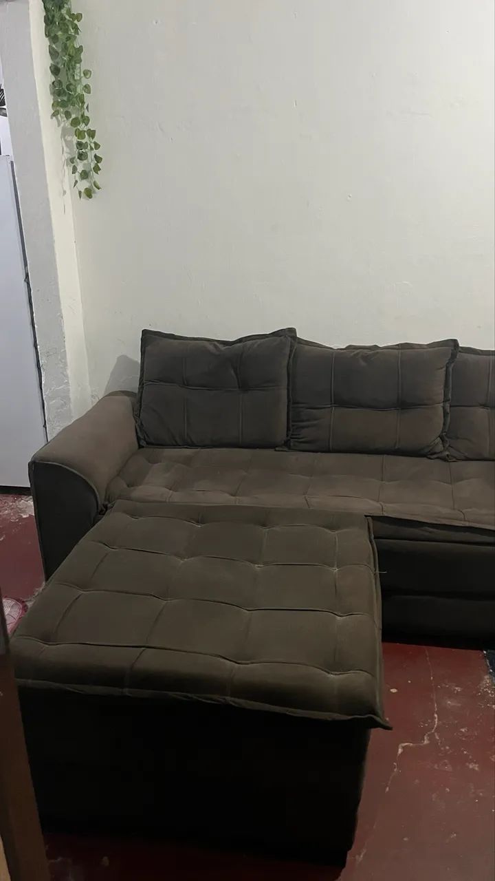 Sofá 3 lugares com pufe - Foto 2