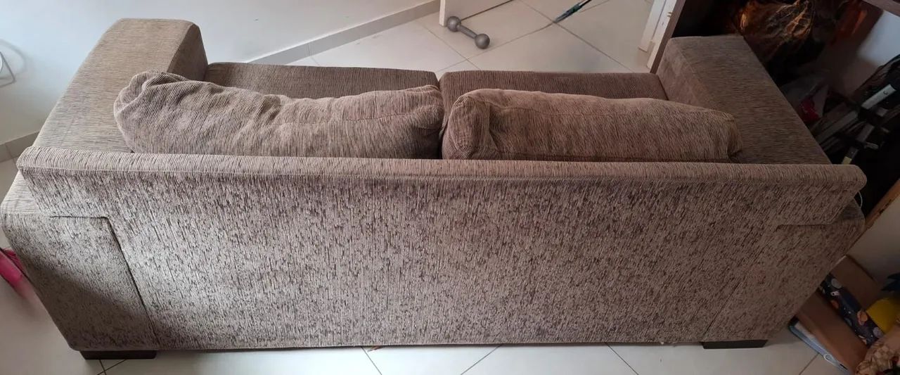 Sofá simples de cor neutra, perfeito para qualquer ambiente  - Foto 5