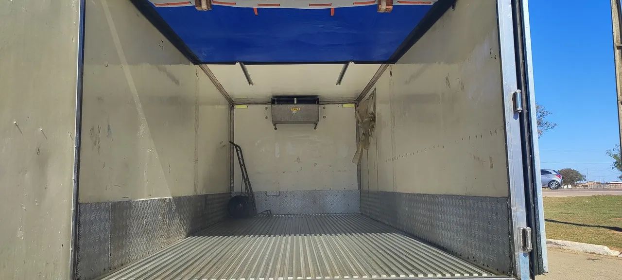 Caminhão 3/4 refrigerado  - Foto 5