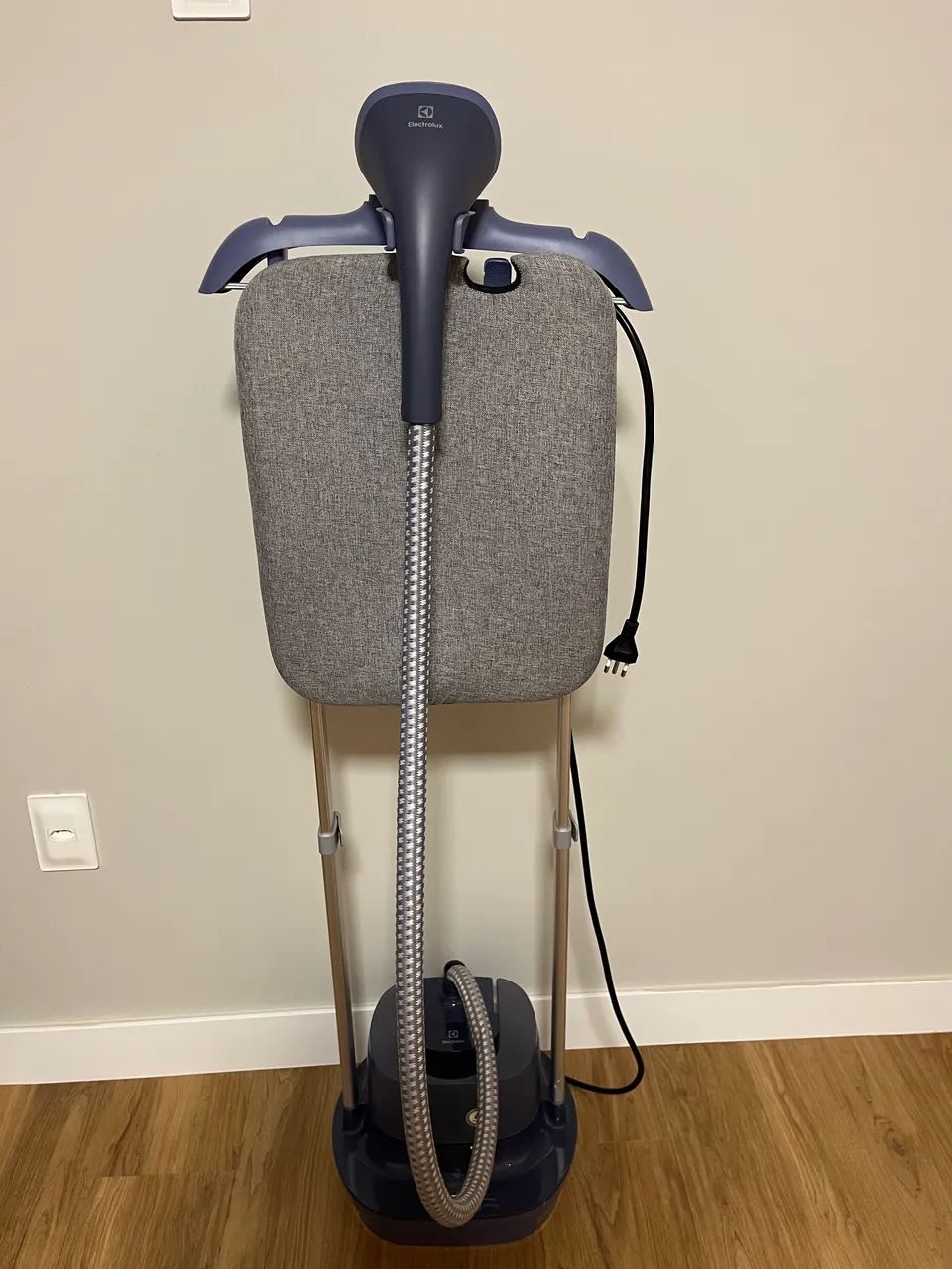 Vaporizador de Roupas Electrolux - Pouquíssimo Usado, Estado de Novo