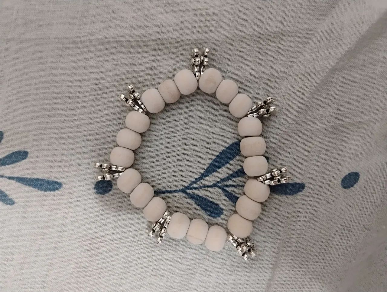 Pulseira de madeira e metal  - Foto 2