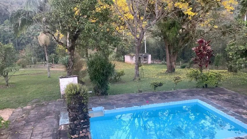 BELÍSSIMA CHACARA EM JUQUITIBA - SP COM PISCINA E LAGO, CANIL E BAIAS  - Foto 3