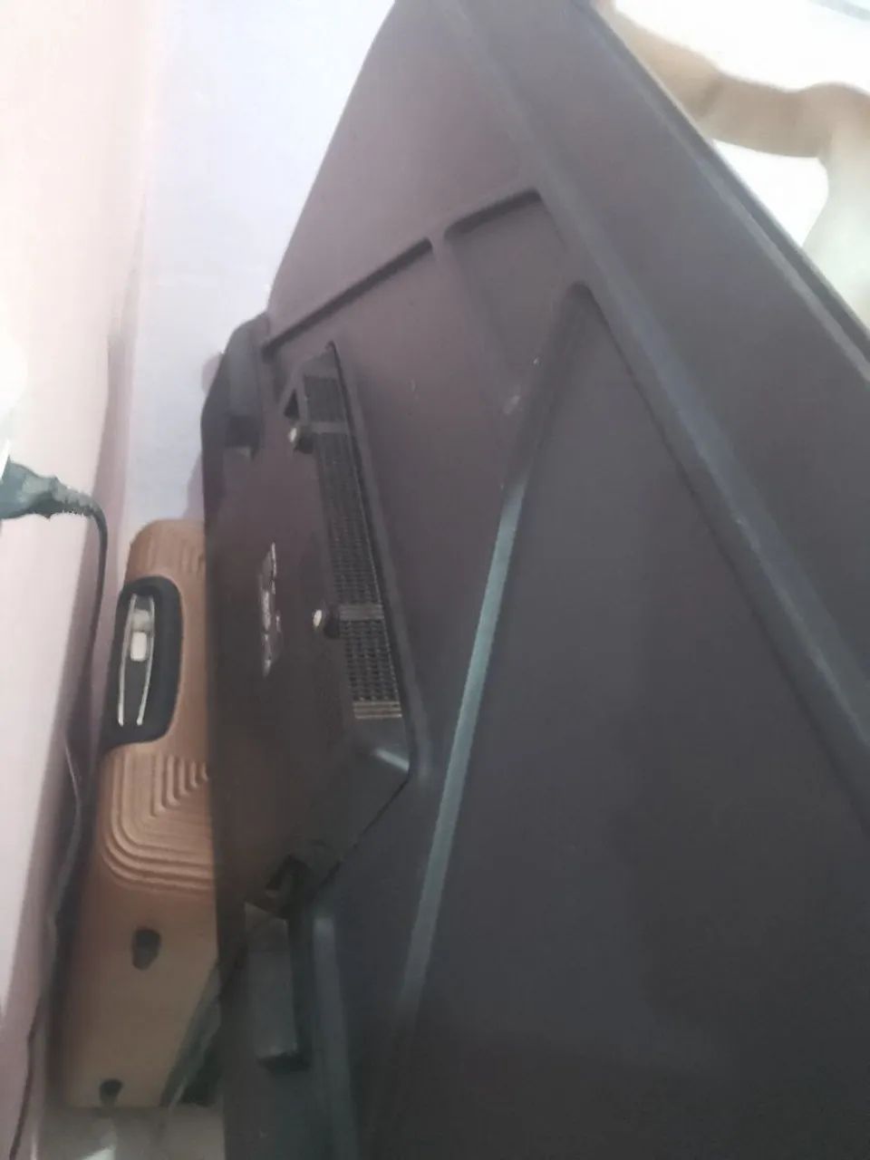 Vem q tem negócio tv de 50 polegadas smart a tela tá com listra mas tá pegando normal..