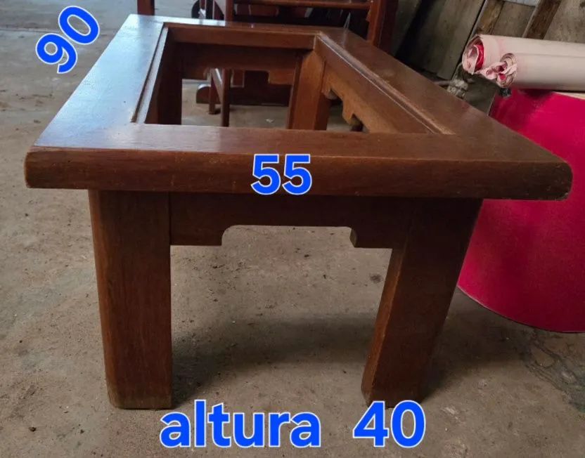 Mesa de Centro Antiga em Madeira Maciça Rústica (Pesada)