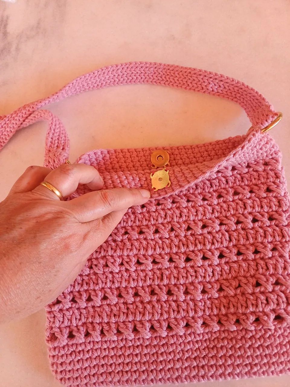 Bolsa de crochê Doce Encanto. - Foto 3