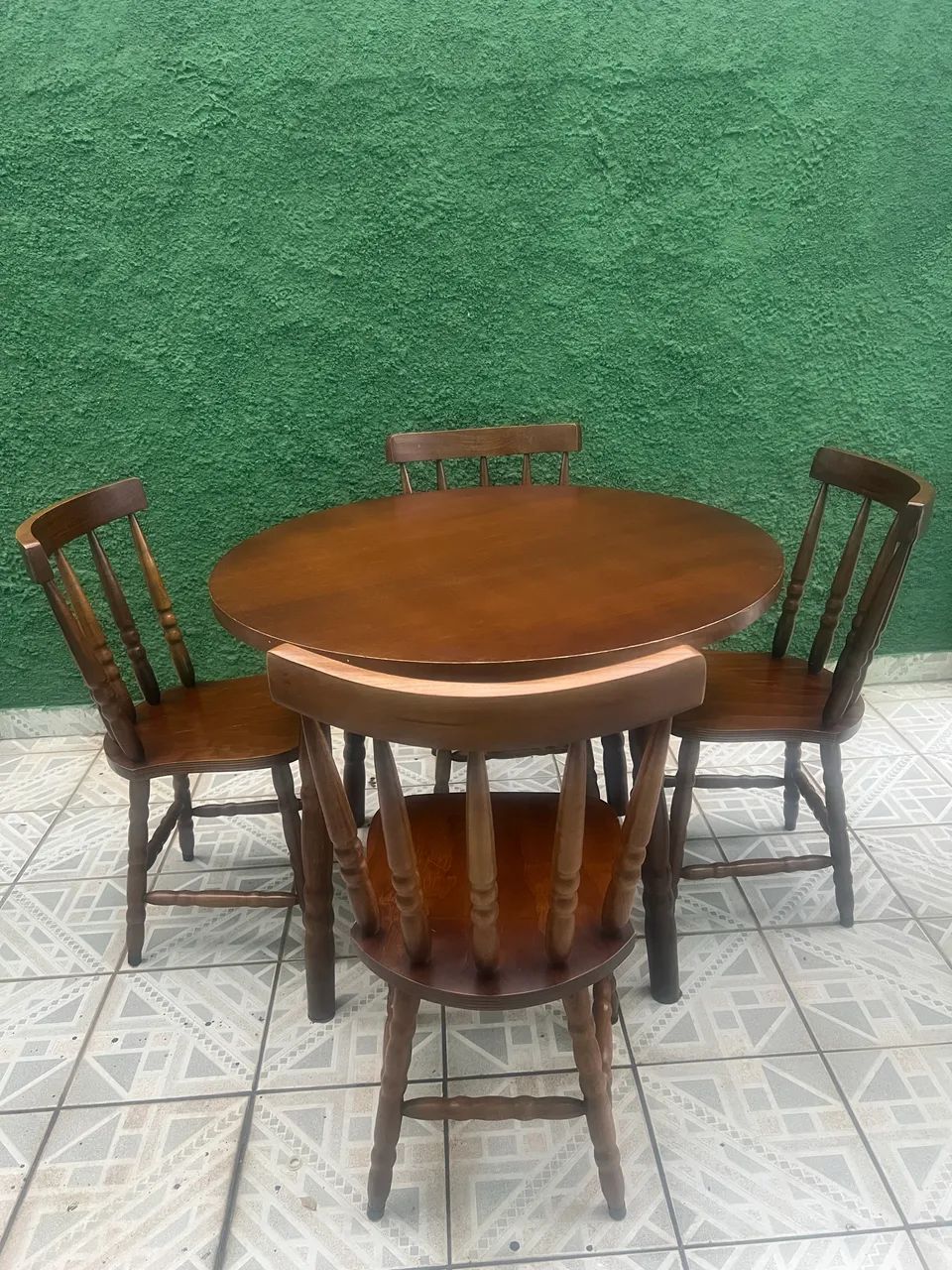 Mesa 4 cadeiras - Madeira Maciça 