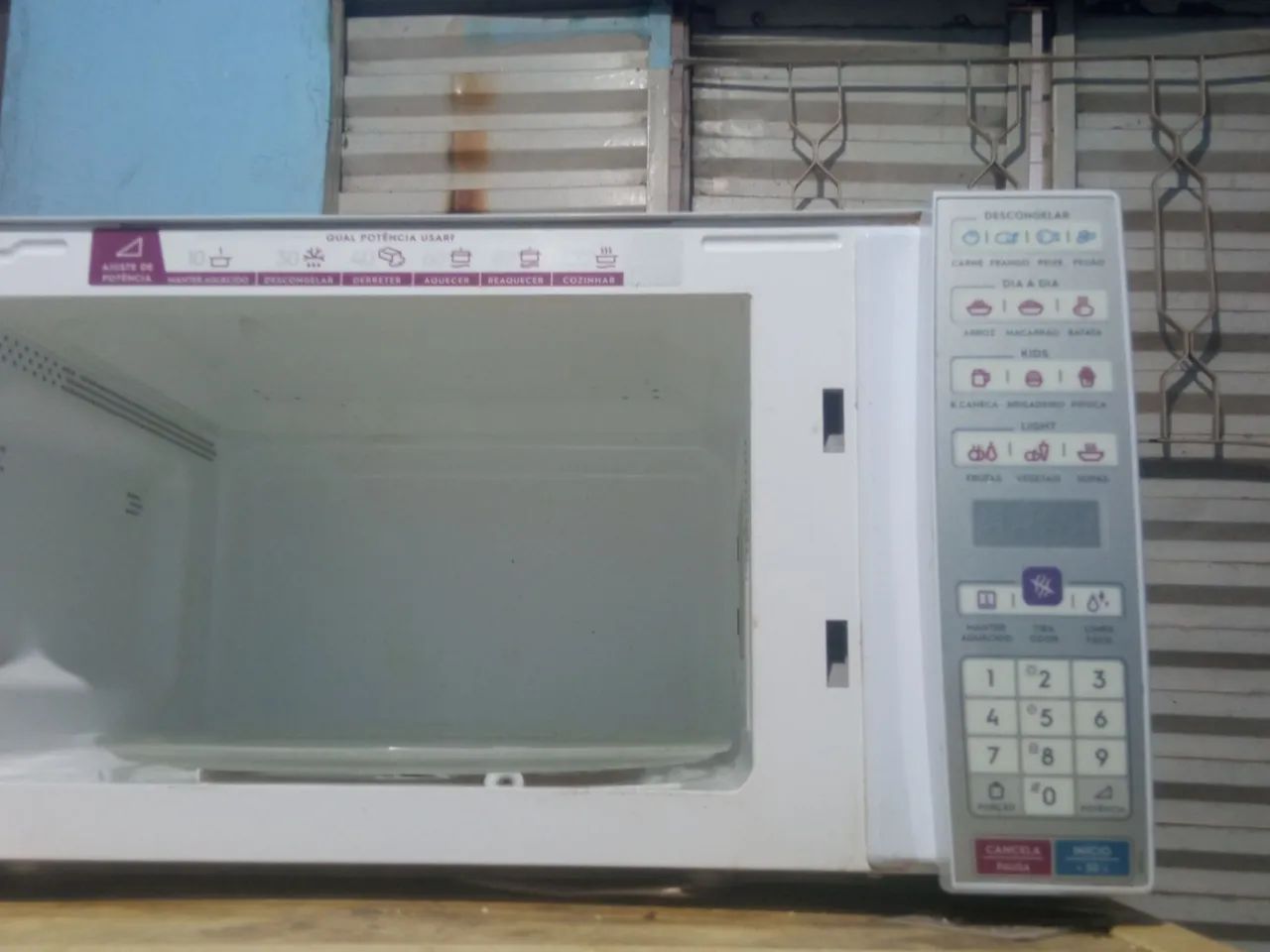 Vendo microondas Eletrolux funcionando perfeitamente  - Foto 3
