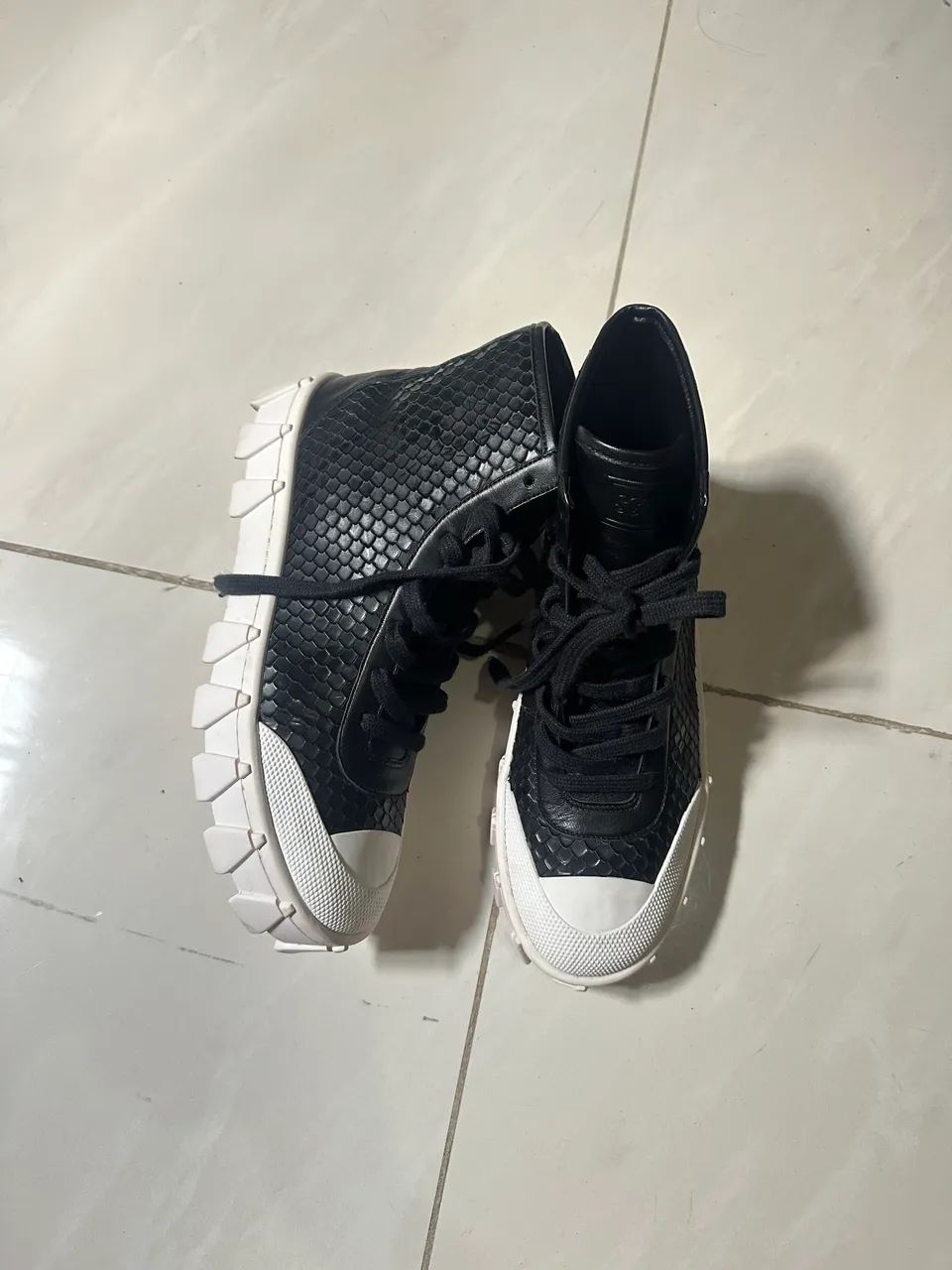 Tênis preto schutz 38 - Foto 2