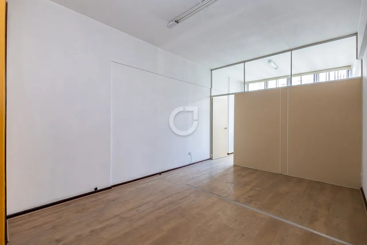 Sala comercial à venda ou locação no Centro de Curitiba, com 34m² privativos  Edifício Cre