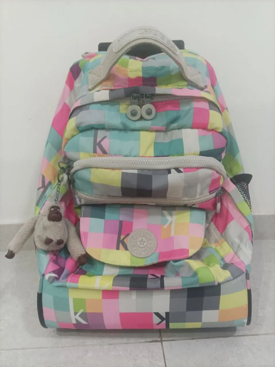Mochila Kipling rodinha/costas