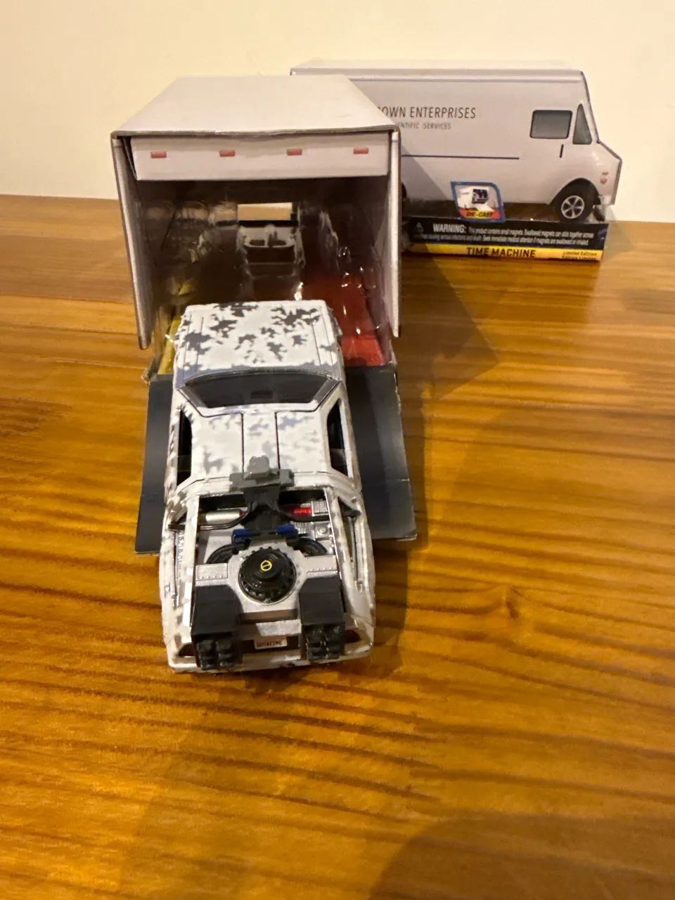 Jada Back to the Future - 40th a anniversary . Van doc brown com