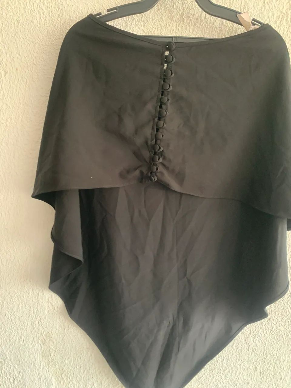 Blusa preta com botões atrás linda! - Foto 2