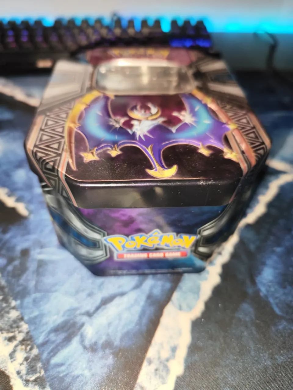 Lunala GX + Lata de metal - Um poder Lendario - Foto 5