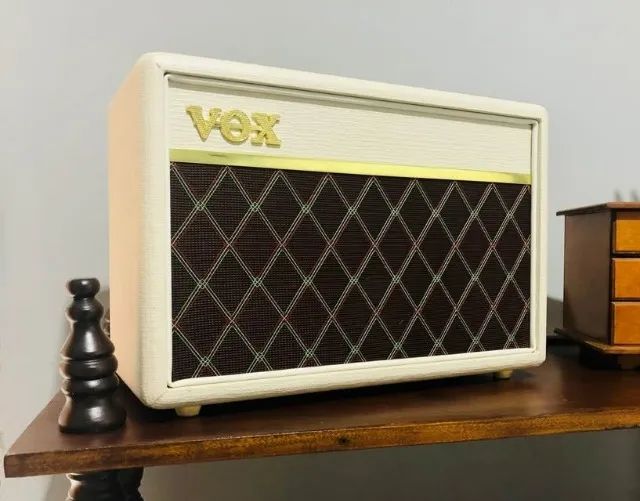 Vox Pathfinder 10 Cream Cube Amplifier, 110V (Excellent Condition)