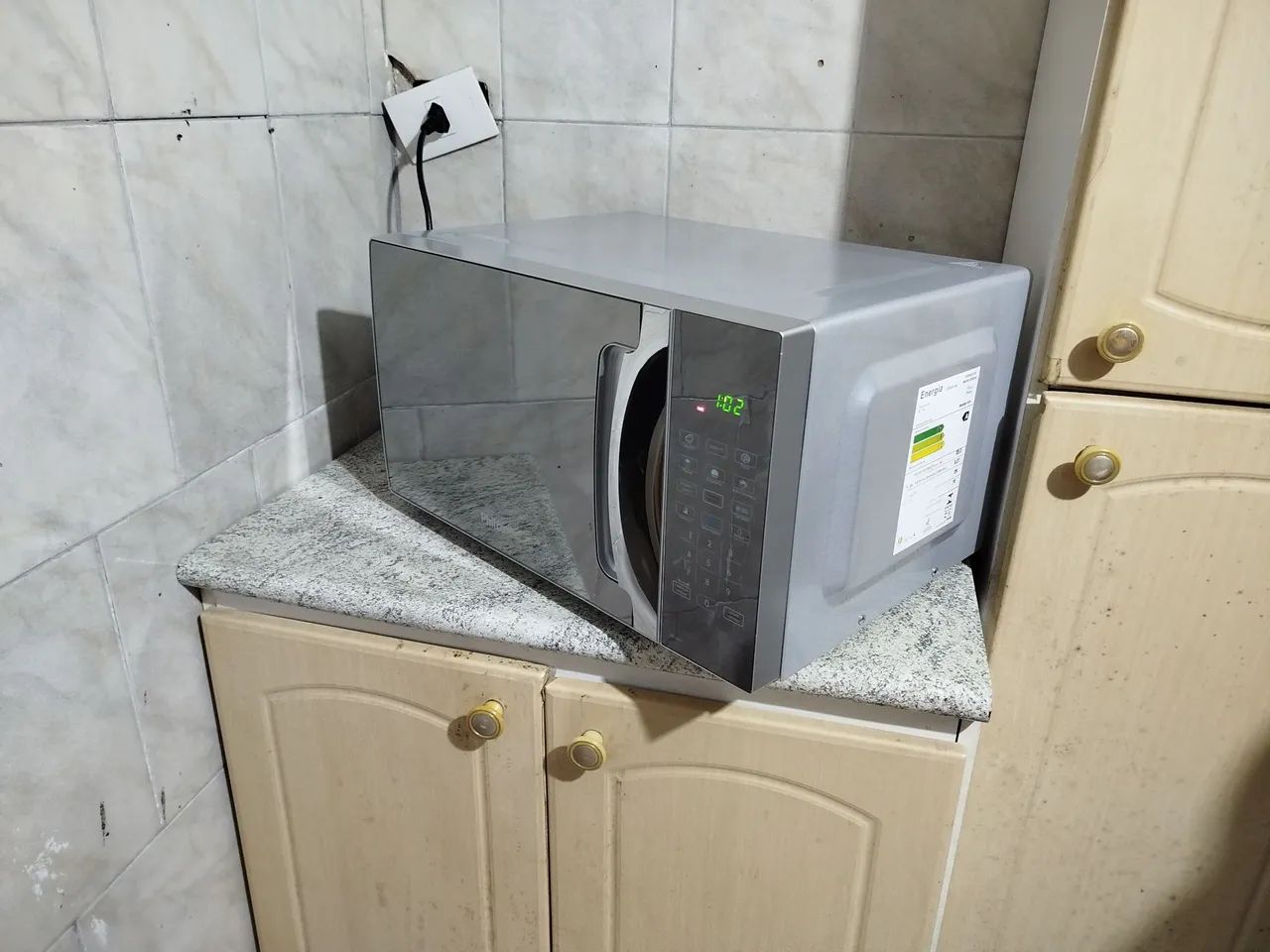 Microondas Philco Espelhado 28L 127v IMPECÁVEL, com pouco tempo de uso, sem observações. - Foto 2