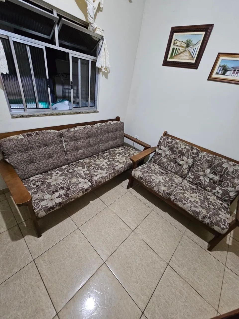 Sofá todo em madeira e recém reformado  - Foto 5