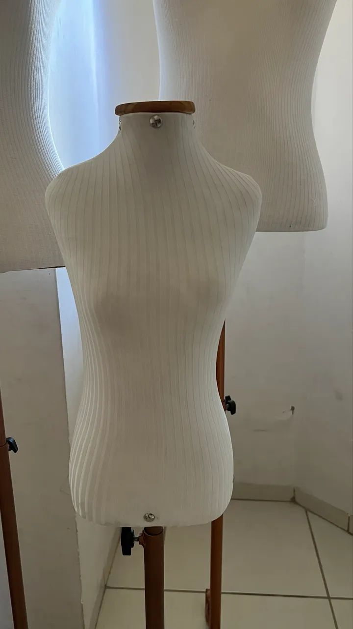Manequim Busto com Pedestal - Foto 3