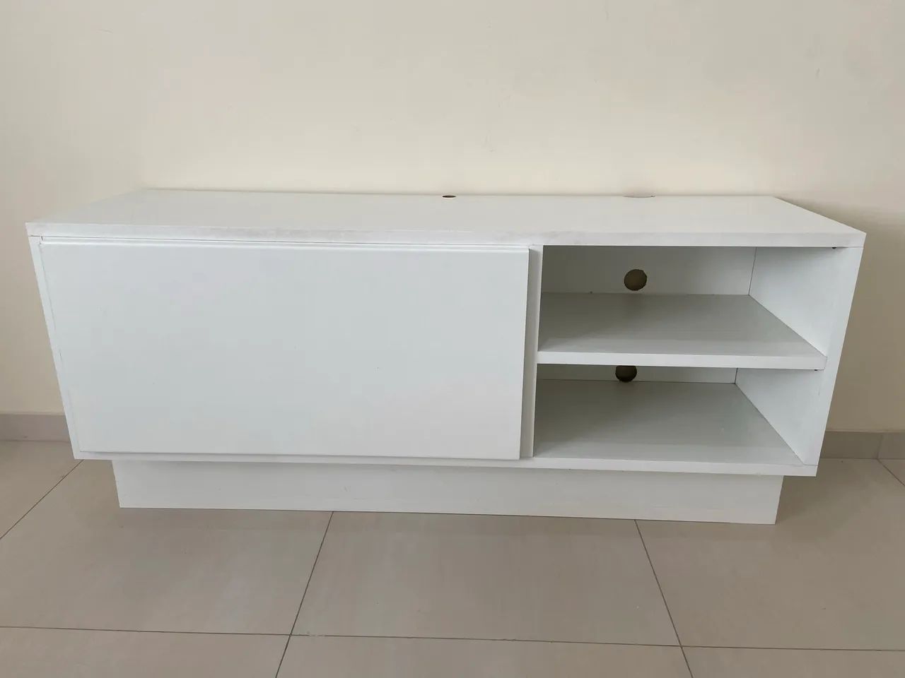 Rack para TV Branco com Porta e 2 Nichos - Ótimo Estado - Foto 2