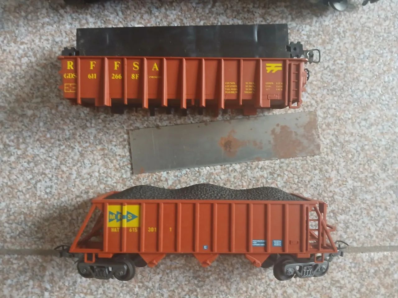 VENDO 3 VAGÕES DE CARGA E 1 CARRO DE PASSAGEIROS COMO SUCATA - Foto 4