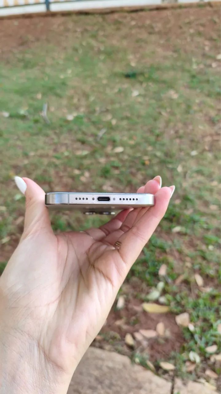 Vendo IPhone 15 pro Max 256gb bem novo - Foto 3