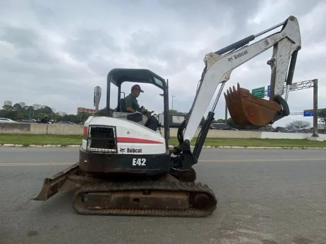 Mini Carregadeira Bobcat E42 - Foto 2